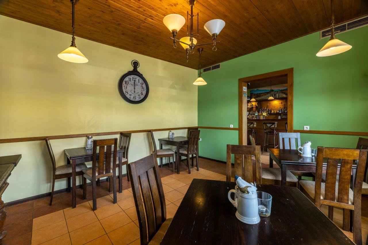 Penzion Rodos - Cafe Praga Exterior foto